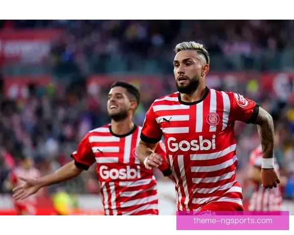 国际足坛最新战报：顶级联赛焦点赛事精彩回顾与分析